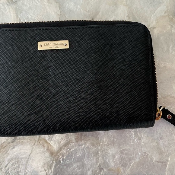 Kate Spade Black Wallet Wristlet in Saffiano Leather - Picture 1 of 3